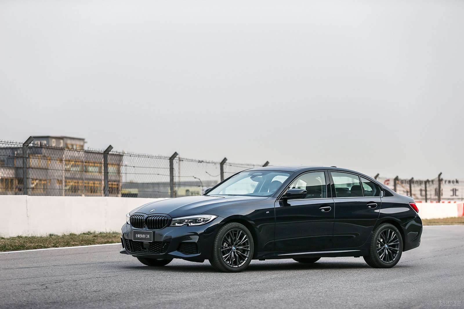 BMW 330i，豪华驾驶的典范