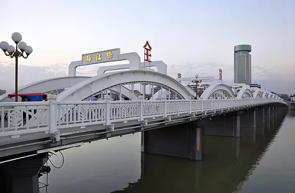 广东省珠海市渔港，海洋的馈赠与城市的繁华