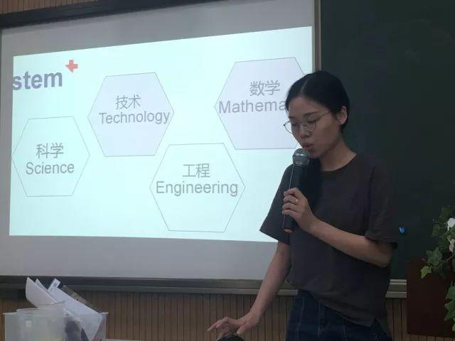 广东省数学教育专家，引领数学教育新篇章