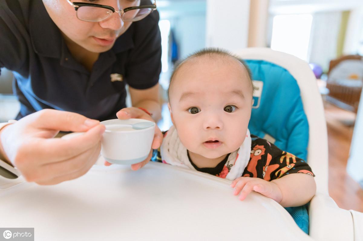 四至六月龄宝宝辅食食谱，如何选择与制作米糊